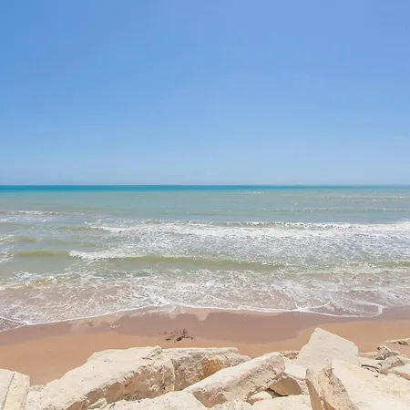 Apartment 2 Bedroom In Chiaramonte Gulfi