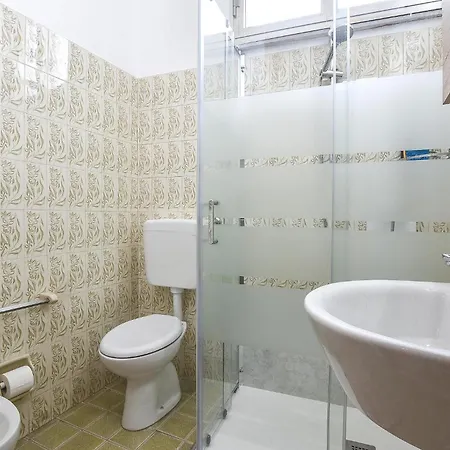 2 Bedroom In Apartment