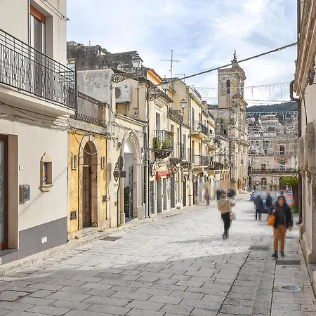 Apartment 2 Bedroom In Chiaramonte Gulfi